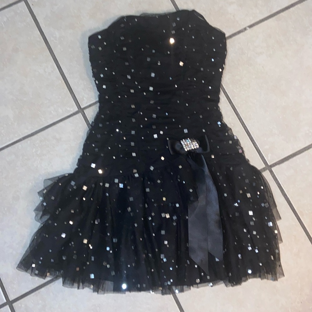 Very beautiful dress.I will never wear it again.I am going to part ways with it.